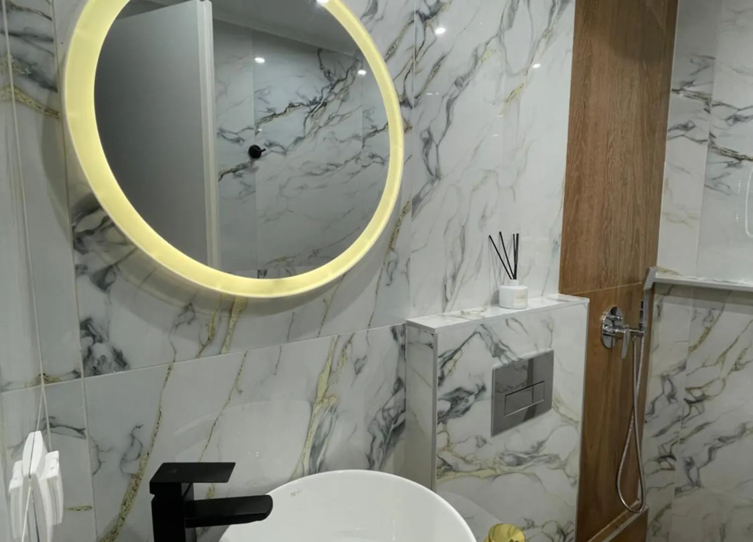 Iris Studio Thessaloníki 0*,